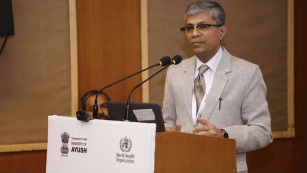 இந்திக்கு எதிராக ''போக்கிரிகள்'' கூச்சல்.. ஆயுஷ் செயலாளர் கோட்சே பகீர் பேச்சு.. வலுக்கும் எதிர்ப்பு!