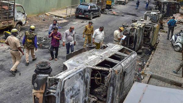 பெங்களூரு வன்முறை....கழிப்பறையில் 5 பேர்...3 மணி நேரம்...கலக்கத்தில் குடும்பம்!!