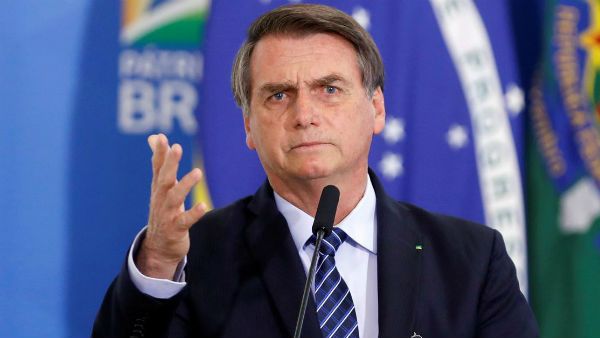 அப்படியே வாயிலேயே குத்திருவேன் பார்த்துக்க.. விஜயகாந்த் ஸ்டைலில்.. நிருபரைத் திட்டிய பிரேசில் அதிபர்