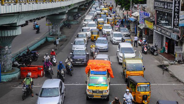 தமிழகம் முழுக்க 90% தளர்வு.. சில விஷயங்களுக்கு மட்டுமே ஏன் தடை? ஏன் கட்டுப்பாடு? இதுதான் காரணம்!