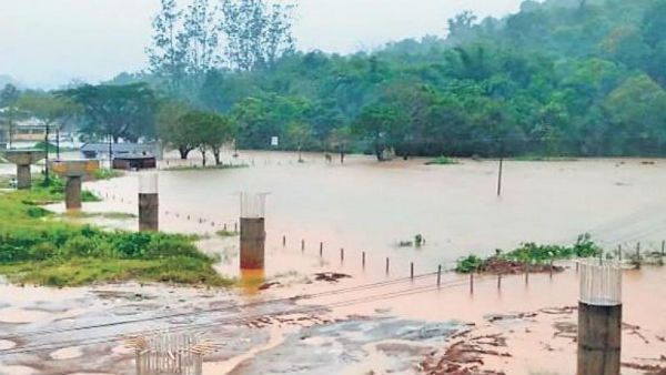 குடகு ...கொட்டி தீர்க்கும் ராட்சச மழை...இன்று மாலை பெரு வெள்ளம் ஏற்படும்...எச்சரிக்கை!!