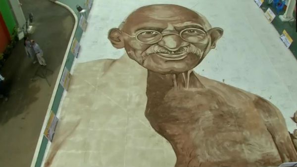 சென்னை இளைஞர்...காபி பவுடரில் காந்தி ஓவியம்...கின்னஸில் பதியப்படுமா?