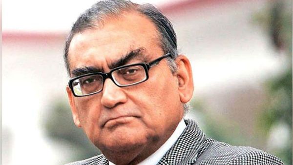 கலாய்ப்பது கூட தெரியாமல்.. காமெடி மெசேஜ்களை உண்மையென நம்பிய கட்ஜு.. இந்திக்கு ஆதரவாக பேசி சர்ச்சை!