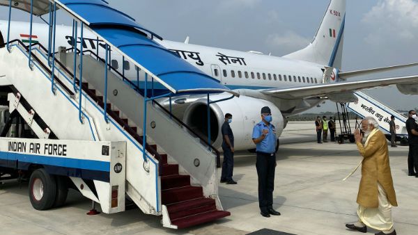 அயோத்திக்கு அசத்தும் உடையில் புறப்பட்டார் பிரதமர் மோடி!!