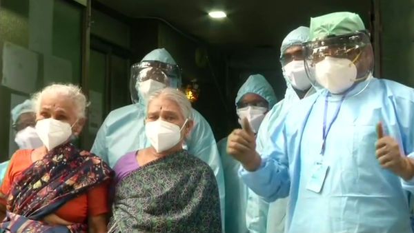 சென்னையில் நம்பிக்கை தரும் முதியவர்கள்- கொரோனாவை வென்ற 94 வயது பாட்டி..71 வயது மகள்!