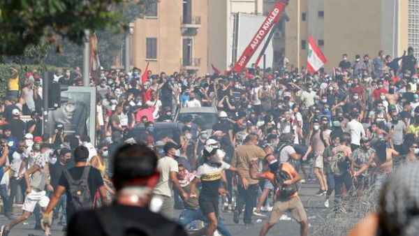 பெய்ரூட்.. கணித்தபடி நடந்தது.. லெபனானில் வெடித்த புரட்சி.. வீதிக்கு வந்த மக்கள்.. போராட்டம்