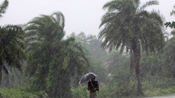 தமிழகத்தில் 5 மாவட்டங்களில் இடியுடன் பலத்த மழைக்கு வாய்ப்பு.. சென்னைக்கு வானிலை மையம் குட்நியூஸ்