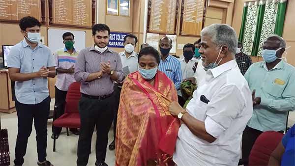 அரசு பள்ளியில் படித்த மாணவி சரண்யா.. ஐ.ஏ.எஸ்., தேர்வில் முதலிடம்.. அமைச்சர், கலெக்டர் பாராட்டு