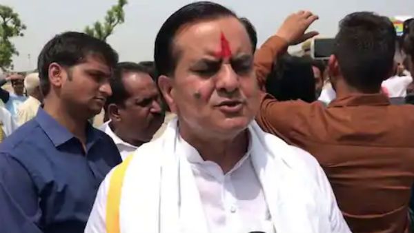 கொரோனாவை விரட்ட...களிமண் பூசி சங்கு ஊத வேண்டும்... பாஜக எம்.பி டிப்ஸ்!!