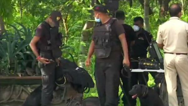 டெல்லியில் சிக்கிய ஐ.எஸ். தீவிரவாதி வீட்டில் குவியல் குவியலாக வெடிபொருட்கள், தற்கொலை அங்கிகள்!