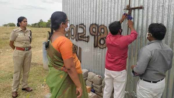 திருச்சி வையம்பட்டியில் விநாயகா் சிலைகள் தயாரிப்பு கலைக்கூடத்துக்கு சீல் வைத்த அதிகாரிகள்.. பரபரப்பு