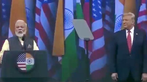 என்ன இது .. டிரம்ப் இப்படி கீழே இறங்கிட்டாரு.. மோடியை வச்சு விளம்பர வீடியோ ரிலீஸ்!