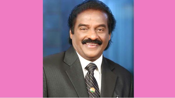 வீல் சேரில் அமர்ந்து.. அப்படியே ரவுண்டடித்து சிரித்த அந்த சிரிப்பு... மறக்கமுடியாத எச். வசந்தகுமார்!