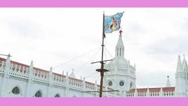 ஒரு சத்தம் இல்லை.. பக்தர்களும் இல்லை.. ஆரவாரமே இல்லாமல்.. வேளாங்கண்ணியில் கொடியேற்றம்!