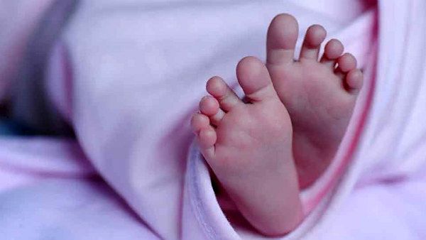 கேரளாவில் கர்ப்பிணிக்கு சிகிச்சை மறுப்பு...வயிற்றிலேயே இரட்டை குழந்தைகள் இறந்த சோகம்!!