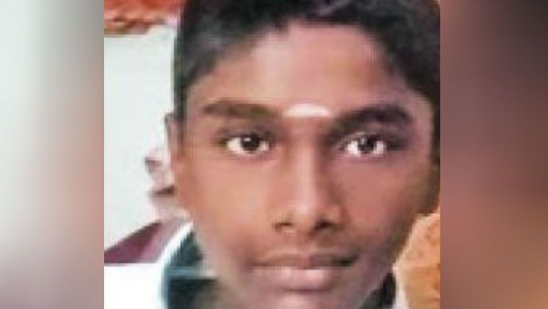 சென்னை வேளச்சேரியில் ஆன்லைன் வகுப்பின் போது மாணவன் திடீரென தூக்கிட்டு தற்கொலை