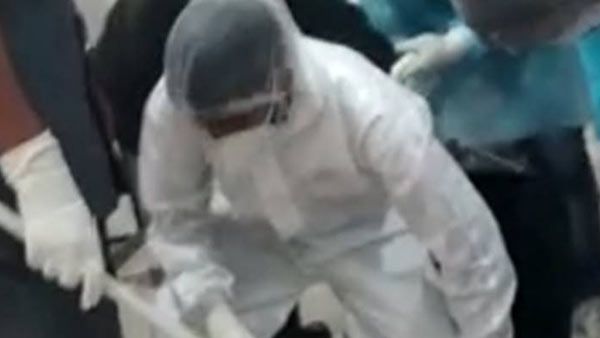 ஆடையை கழற்றிய கொரோனா நோயாளி.. தரையில் பிடித்து அழுத்தி நர்ஸ் கொலைவெறி தாக்குதல்