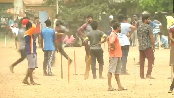 அதிர்ச்சி தரும் வீடியோ.. சென்னையா இது.. லாக்டவுன் தளர்வு அறிவிக்கப்பட்ட முதல் சன்டேயே மிக மோசம்!