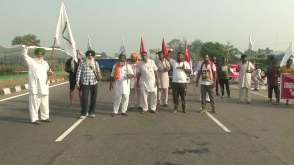 புதிய வேளாண் சட்டங்களுக்கு எதிராக பாரத் பந்த்- பல மாநிலங்களில் விவசாயிகள் உக்கிர போராட்டம்!