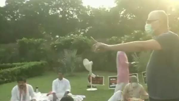 ராஜ்யசபா துணை தலைவராக இங்கு நான் வரவில்லை.. போராடிய எம்பிக்களிடம் ஹரிவன்ஷ் பேசியது என்ன?