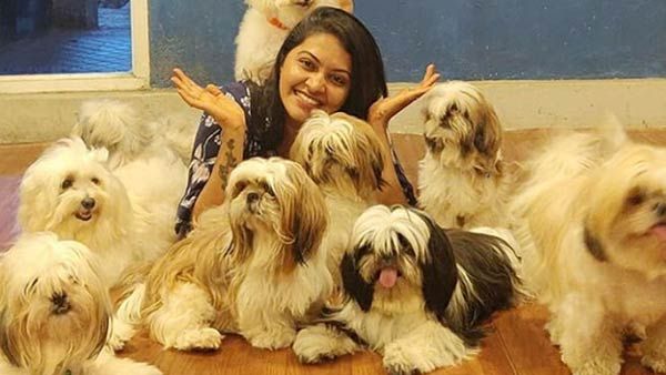 புசுபுசு ரட்சிதாவைச் சுற்றி .. கொஞ்சி விளையாடும் குறுகுறு பப்பிக் குட்டிகள்!