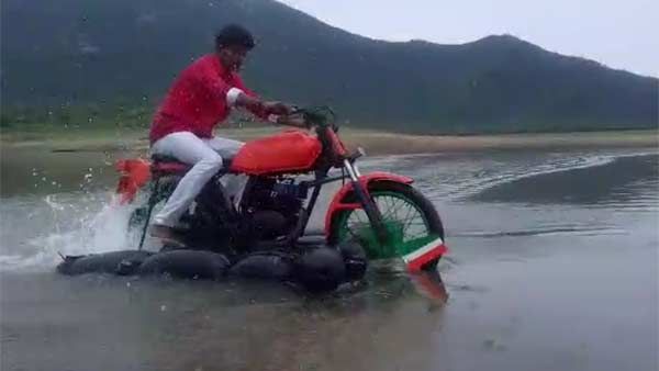 தண்ணீரில் பைக் ஓடுமான்ற யோசனையை விடுங்க.. தண்ணீரிலேயே ஓடும் பைக்கை பாருங்க! சேலம் மாணவன் அசத்தல்