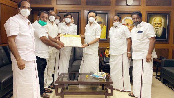 அமைச்சர் செங்கோட்டையன் அண்ணன் மகன் செல்வம் திமுகவில் இணைந்தார்! பரபர குற்றச்சாட்டு