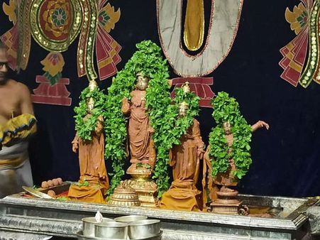 ஸ்ரீரங்கம் ஸ்ரீரங்கநாதர் ஆலயத்தில் கிருஷ்ண ஜெயந்தி உறியடி உற்சவம் கோலாகலம் 