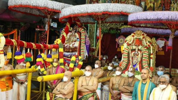 திருப்பதி பிரம்மோற்சவம்:  கருட வாகனத்தில் மகரகண்டி, லக்ஷ்மி ஆரம் அணிந்து மலையப்பசுவாமி தரிசனம் 