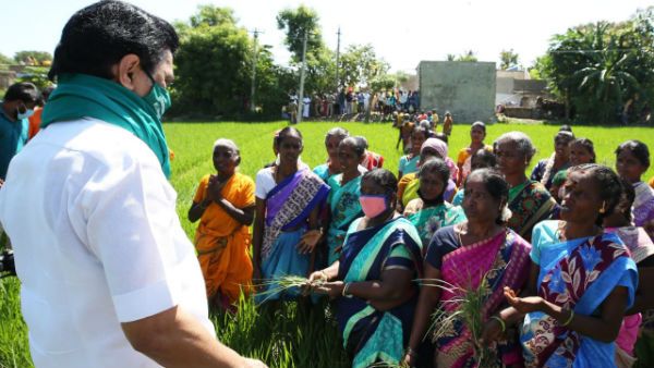புதிய விவசாய சட்டங்களுக்கு எதிர்ப்பு: களத்துமேடு மரத்தடியில் மு.க. ஸ்டாலின் ஆர்ப்பாட்டம்!