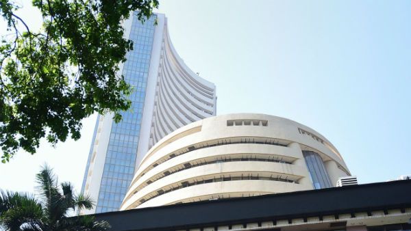 அடித்து நொறுக்கிய பங்குச் சந்தை...முதலீட்டாளர்கள்...சில நிமிடங்களில் ரூ. 2.12 லட்சம் கோடி இழப்பு!!