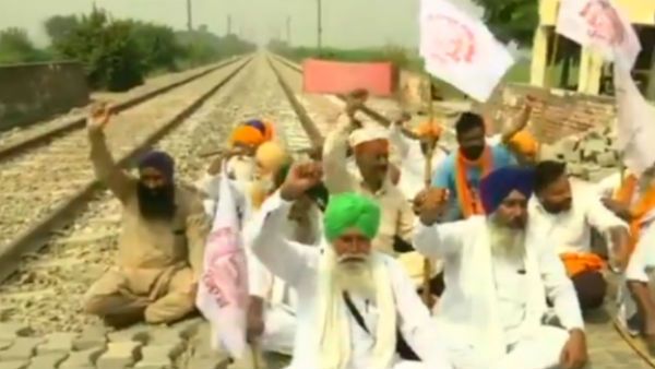 அதிரும் பஞ்சாப்.. விவசாயிகள் போராட்டம்.. ரயில் ஓடல.. அத்தியாவசிய பொருள் போக்குவரத்து ஸ்தம்பிப்பு!