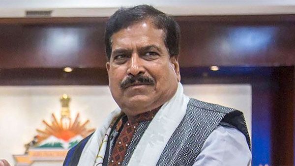 லோக்சபா தேர்தல்களில் தோல்வியையே தழுவாதவர்.. கொரோனாவை வெல்ல முடியாமல் காலமானார் சுரேஷ் அங்காடி!