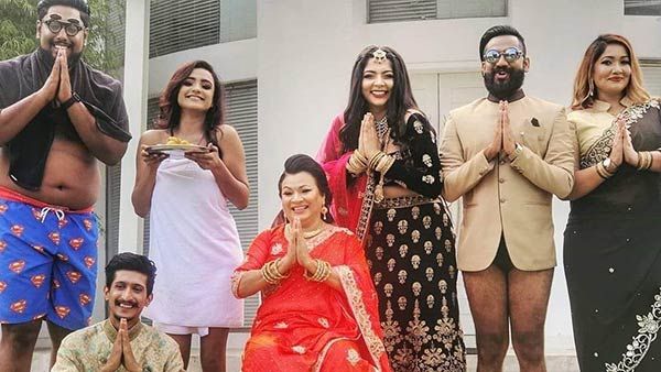 உள்ளாடையுடன் மணமகன்.. குளியல் டவலுடன் மணமகள்.. வெட்டிங் போட்டோ ஷூட்டா இது? மேட்டரே வேற