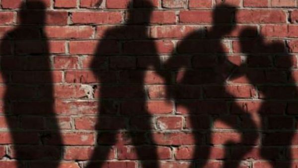 சென்னையில் சுடுகாட்டில் பணியாற்றிய ஊழியரை அடித்தேக் கொன்ற பெண் உள்பட 4 பேர் கைது