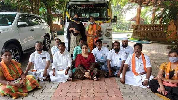 சென்னை அருகே பாஜக நடிகை குஷ்பு தங்க வைக்கப்பட்ட சொகுசு விடுதி முற்றுகை- விசிகவினர் மீது தடியடி