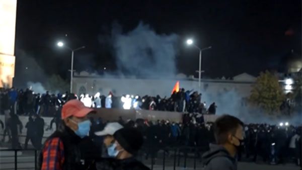 98.14% ஓட்டு பதிவாகியும் பலன் இல்லை.. வெடித்த மக்கள் புரட்சி.. கிர்கிஸ்தான் பொதுத் தேர்தல் ரத்து