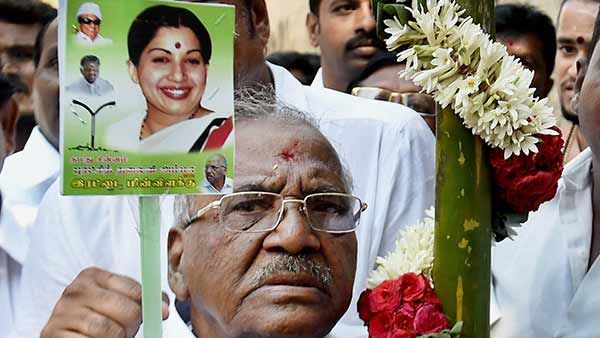 அவைத் தலைவர் பதவி பறிப்பா?.. ஜெயலலிதாவே வந்து மாற்றினால்தான் உண்டு.. மதுசூதனன்