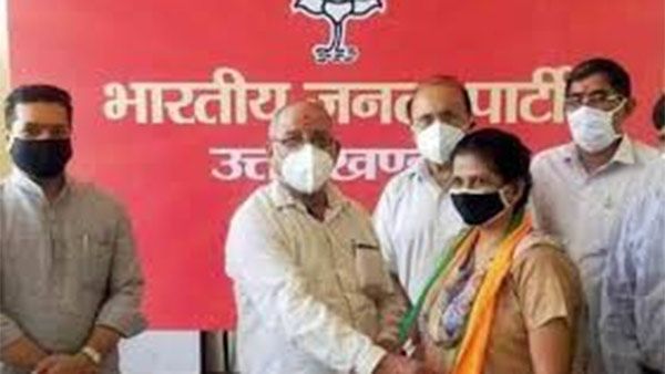 சேர்ந்த 10 நாளில் முத்தலாக் புகழ் ஷயரா பானுவுக்கு பாஜக அளித்த நவராத்திரி பரிசு