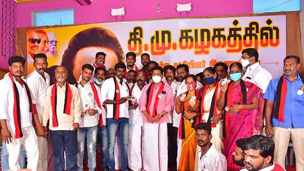 மதுரையில் சரவணன் எம்எல்ஏ முன்னிலையில் அதிமுக, பாஜகவில் இருந்து திமுகவில் இணைந்த 500 பேர்