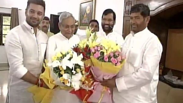 ராம் விலாஸ் பஸ்வான் மறைவு... அரசியல் தலைவர்கள் இரங்கல்!!