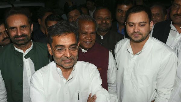 பீகார் தேர்தல்:10% வாக்குகளுடன் தீர்மானிக்கும் சக்தியாக உருவெடுக்கப் போகிறார்களா 3-வது அணி கட்சிகள்?