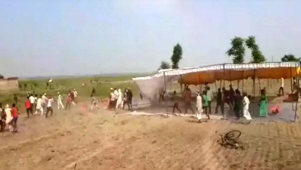 உ.பி. ரேஷன் கடை பயங்கரம்: அதிகாரிகள் முன்னிலையில் இளைஞரை சுட்டுப் படுகொலை செய்த பாஜக பிரமுகர்!