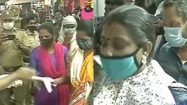 இதைப் போட்டுக்கங்க.. ஒரு பய உங்க செயினை திருட முடியாது.. பெண்கள் ஹேப்பி.. சூப்பர் போலீஸ்!