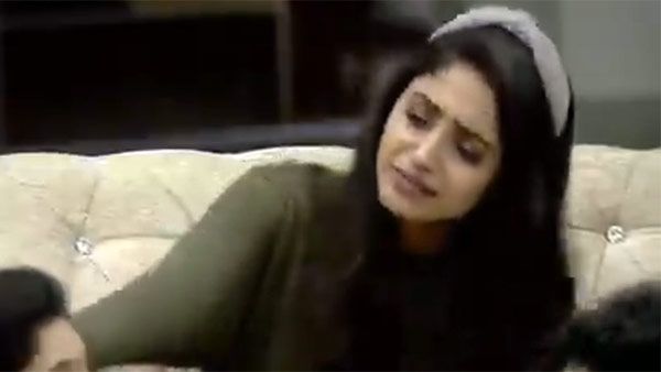 ஆசையுடன் கழற்றிக் கொடுத்த விஷ்ணு.. வேண்டாம்னு நிராகரித்த ஆயிஷா.. செம!