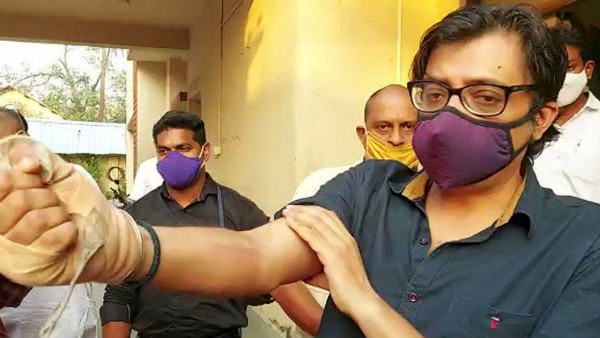 பெண் காவல்துறை அதிகாரியை தாக்கியதாக அர்னாப்பின் மனைவி, மகன் மீதும் எப்ஐஆர்