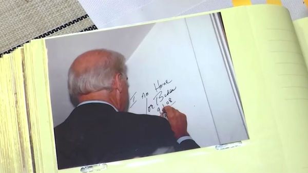 பெட்ரூம் சுவரில்.. 