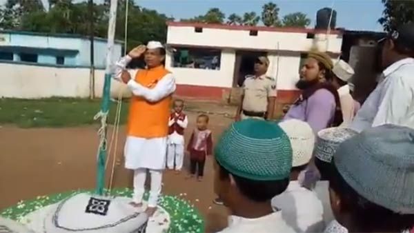 தேசிய கீதம் தெரியாமல்.. திணறி விழித்த பாஜக 