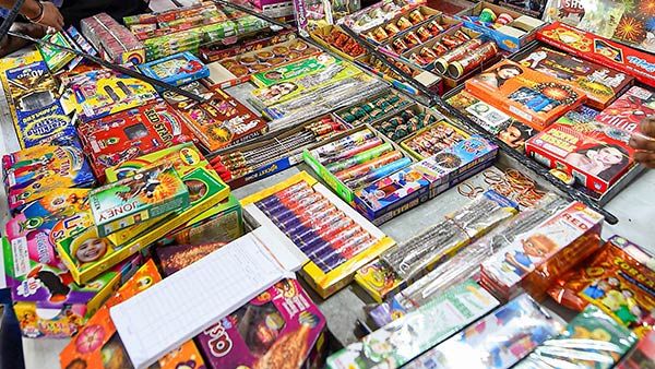 தீபாவளி நாளில் சரவெடி வெடிக்க வேண்டாம் - தமிழக மாசுக்கட்டுப்பாட்டு வாரியம் அறிவிப்பு