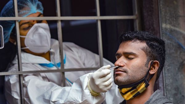 உயரும் கொரோனா.. கட்டுப்பாட்டு பகுதிகளுக்கு புதிய விதிமுறைகளை அறிவித்த மத்திய அரசு.. அதிரடி!